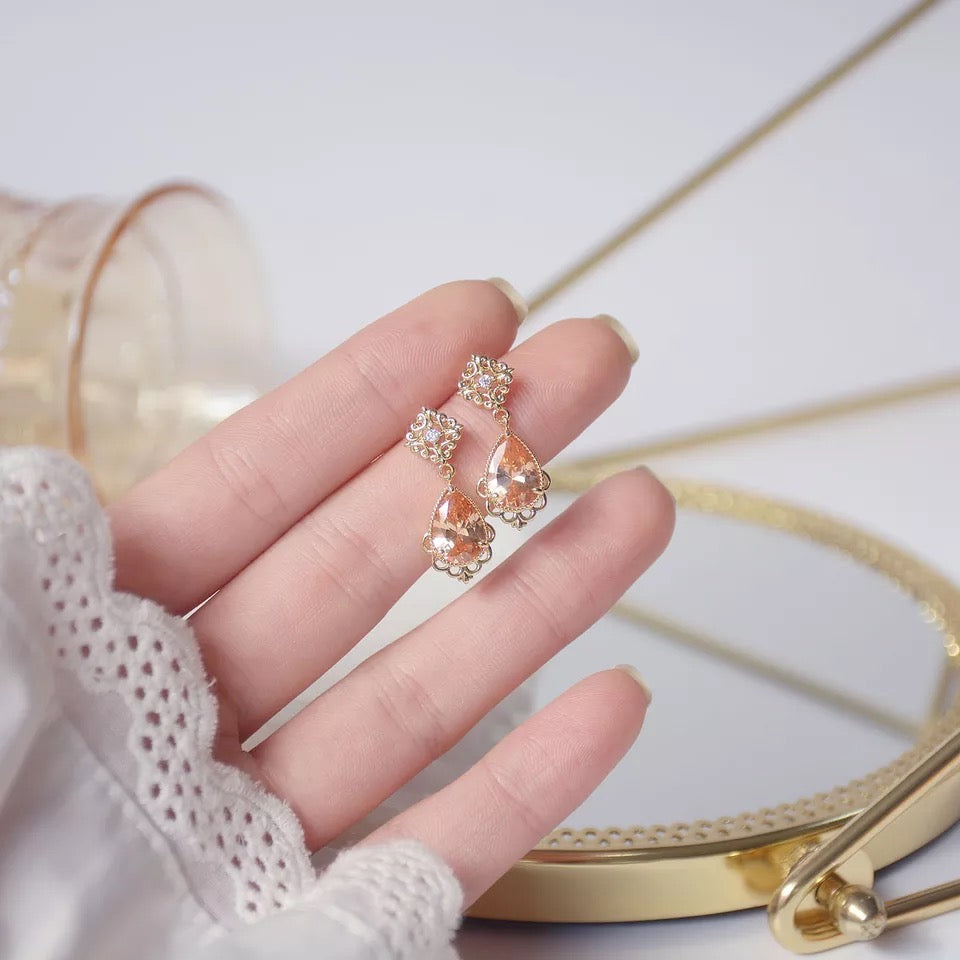Dámské pozlacené náušnice Lullaby se zirkonem – Golden Diva