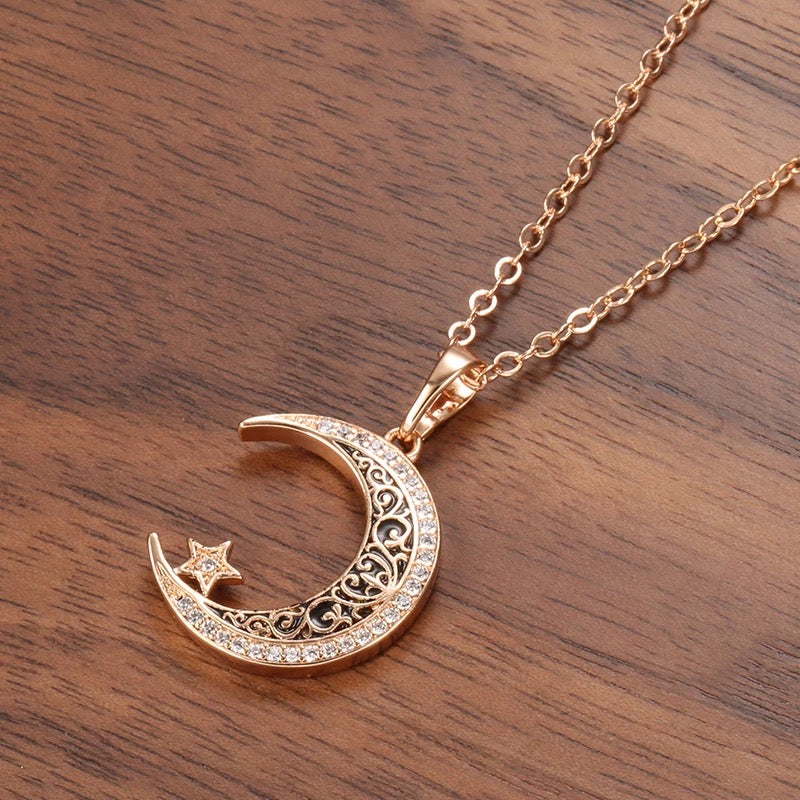 Dámský náhrdelník Moon se zirkony ve zlaté barvě – Golden Diva