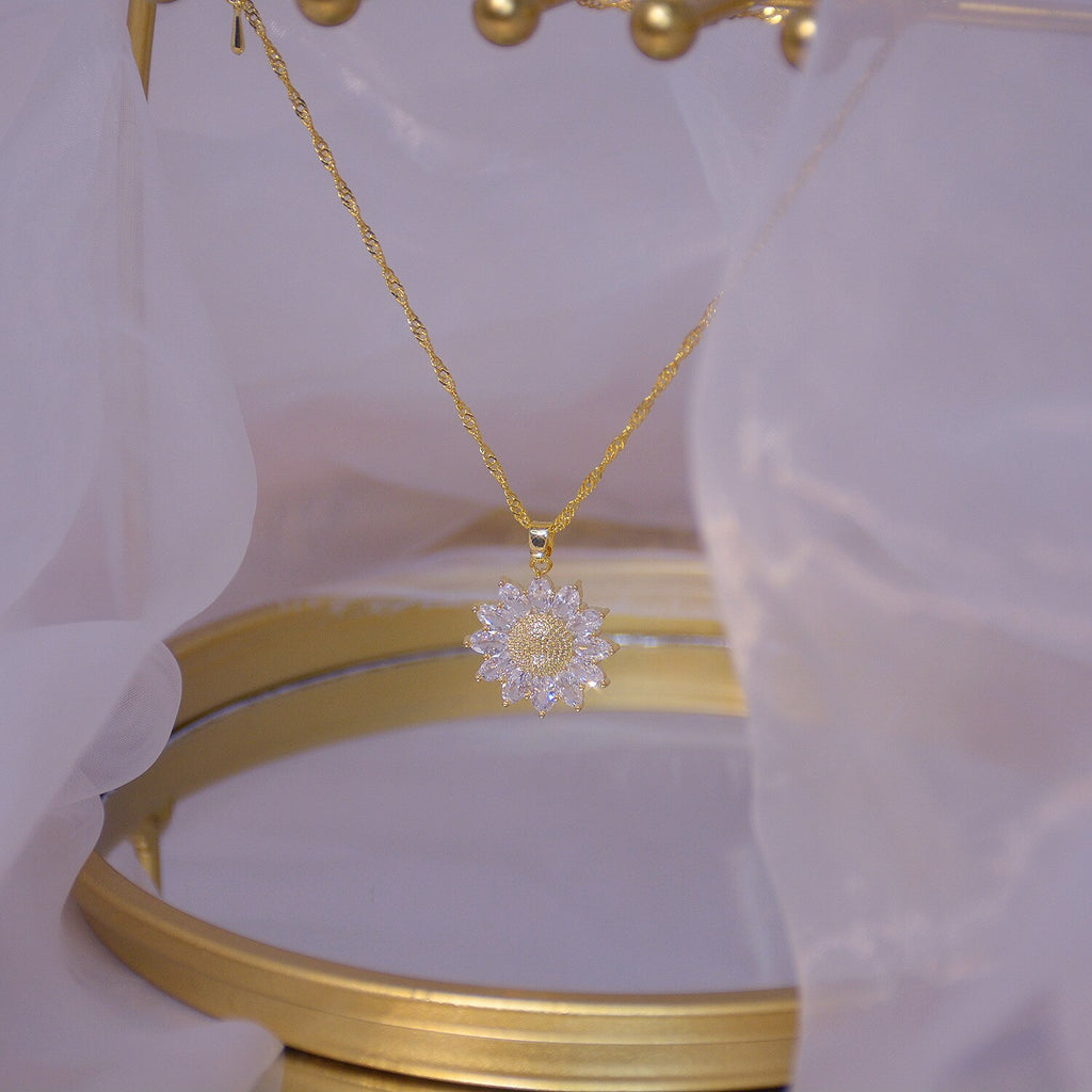 Dámský náhrdelník Daisy Crystal s květem z krystalů – Golden Diva