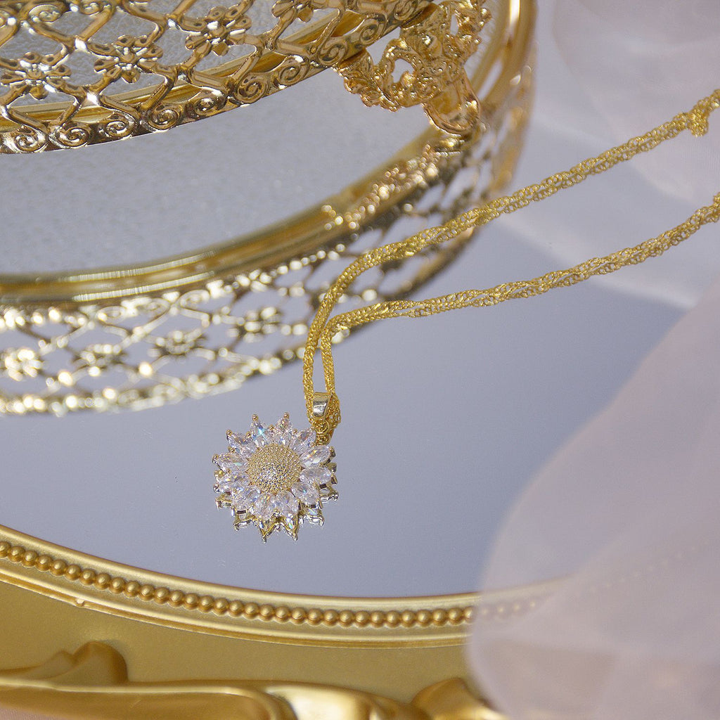 Dámský náhrdelník Daisy Crystal s květem z krystalů – Golden Diva