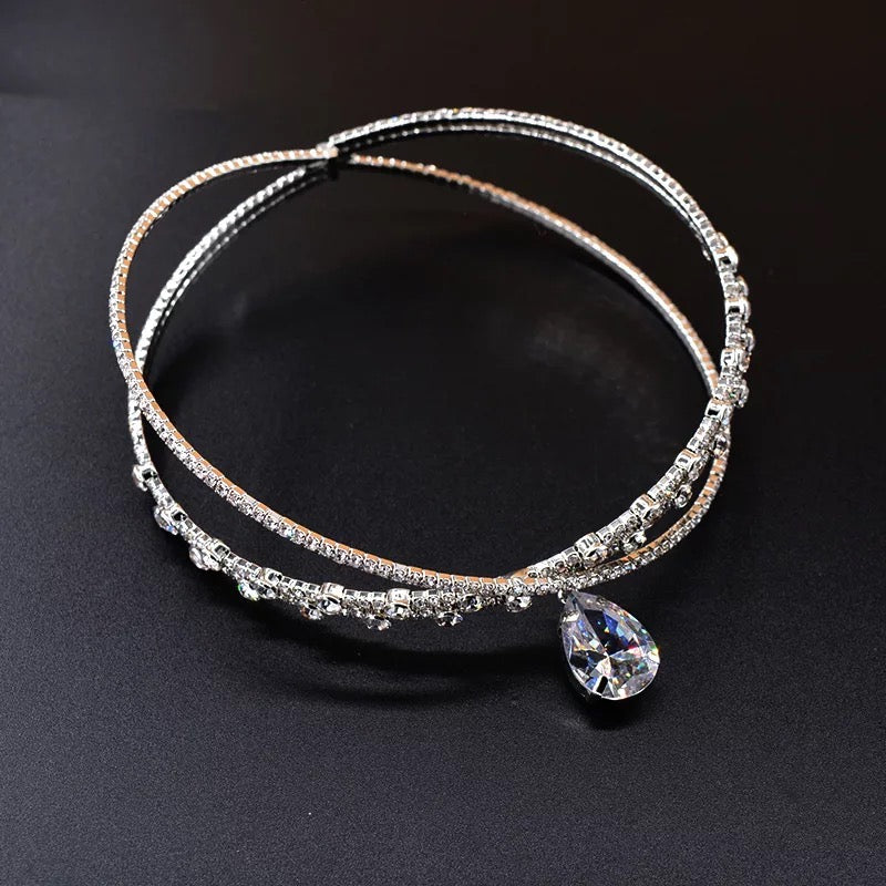 Dámský náhrdelník Crystal Orbit s krystalem ve tvaru kapky – Golden Diva