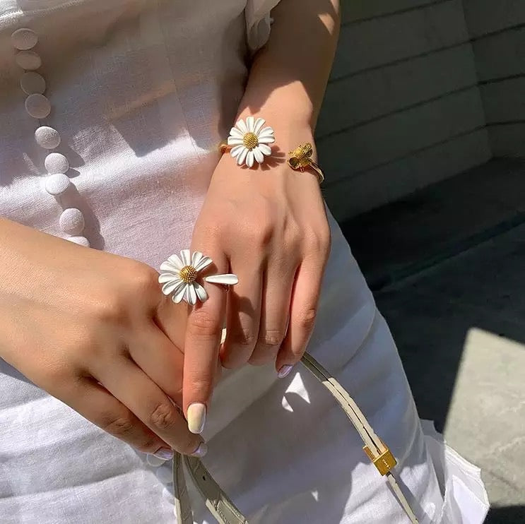 Dámský prsten Daisy Bee ve tvaru kopretiny – Golden Diva