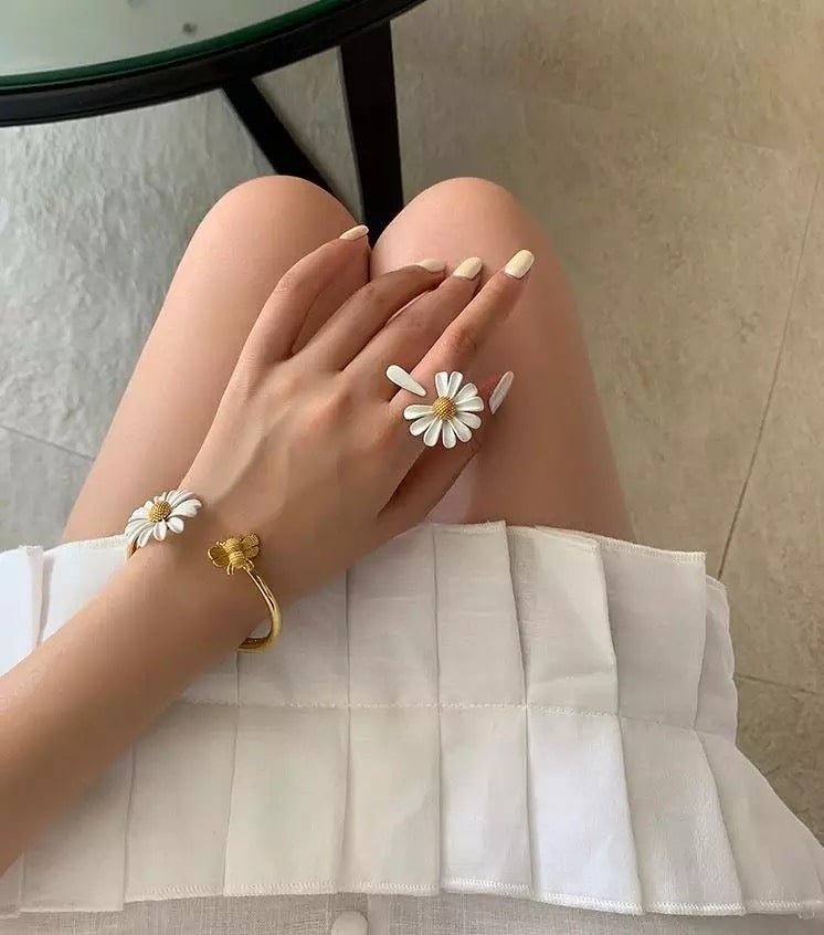 Dámský prsten Daisy Bee ve tvaru kopretiny – Golden Diva