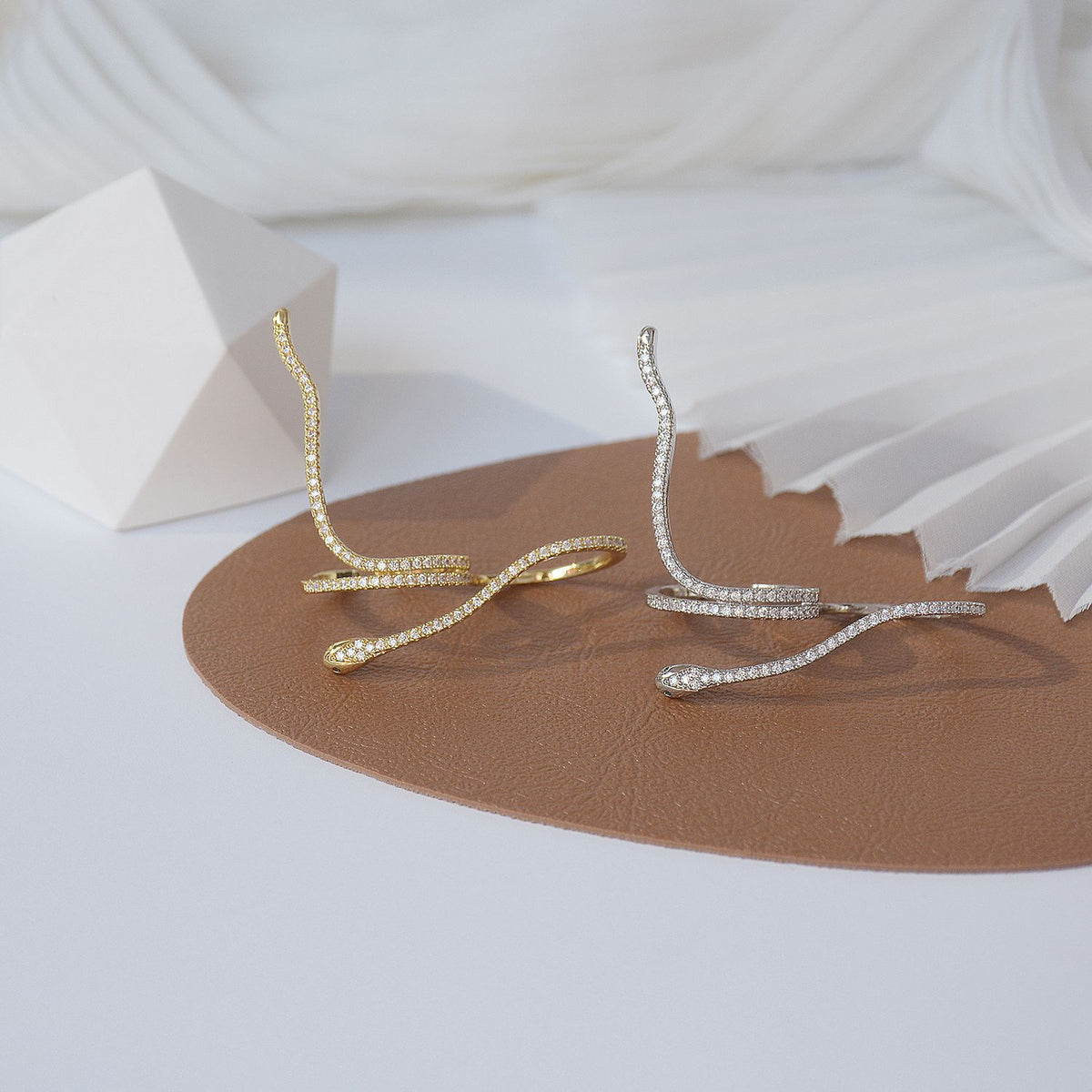 Dámský prsten Snake ve tvaru hada se zirkony – Golden Diva