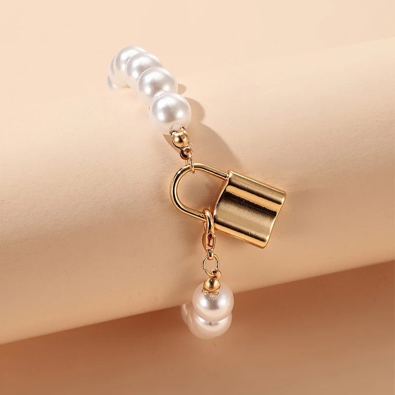 Dámský náramek Locked Pearls s bílou perlou – Golden Diva