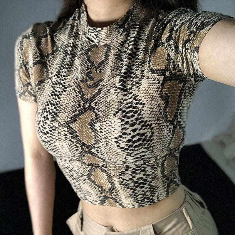 Dámské slim tričko Sneaky s hadím vzorem – Golden Diva