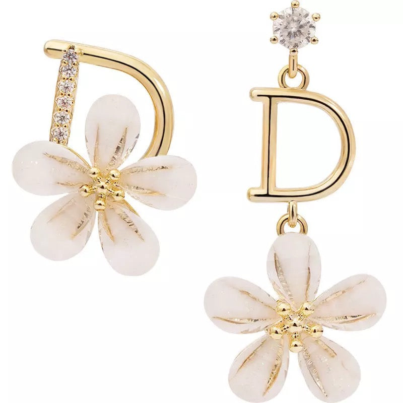 Dámské asymetrické náušnice Flower Flink s květy – Golden Diva