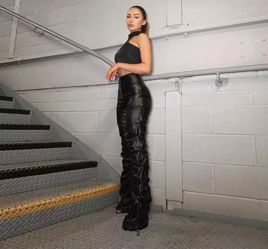 Dámské černé koženkové kalhoty Seria s řasením – Golden Diva
