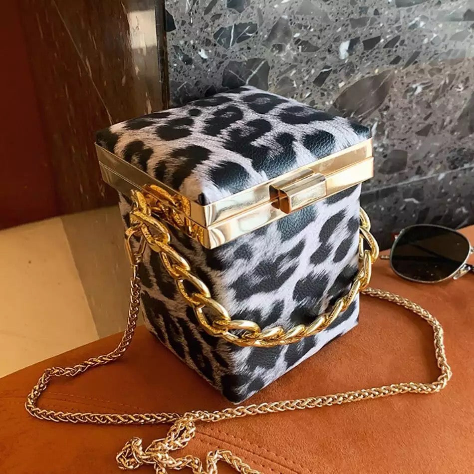 Mini kabelka box Safari se vzorem leoparda – Golden Diva