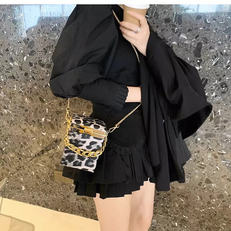 Mini kabelka box Safari se vzorem leoparda – Golden Diva