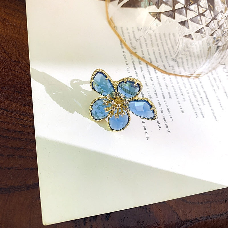 Dámský prsten Floral ve tvaru květu z krystalů – Golden Diva