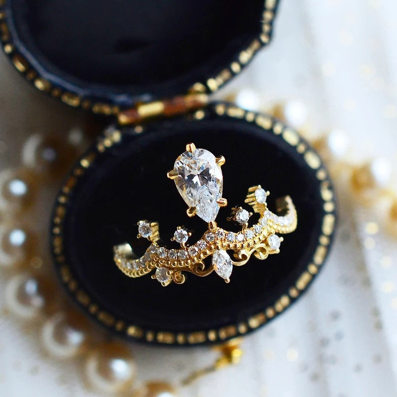 Dámský prsten Versailles se zirkonem ve tvaru kapky – Golden Diva