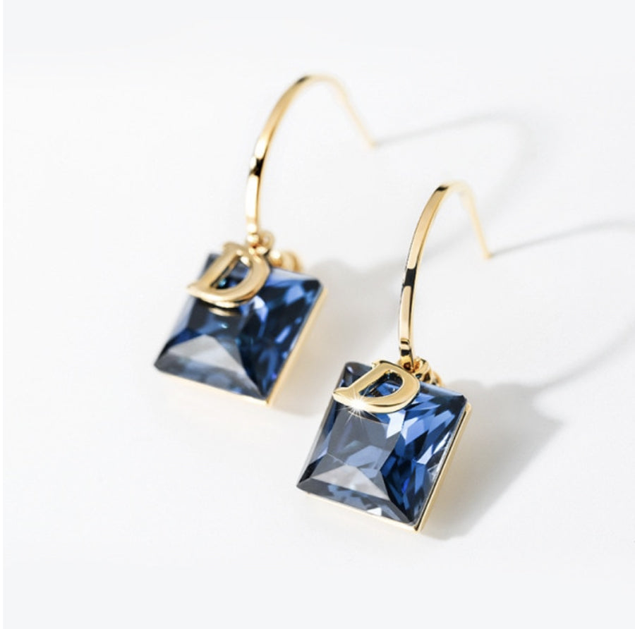 Dámské náušnice Diva's Crystal Blue s písmenem D – Golden Diva