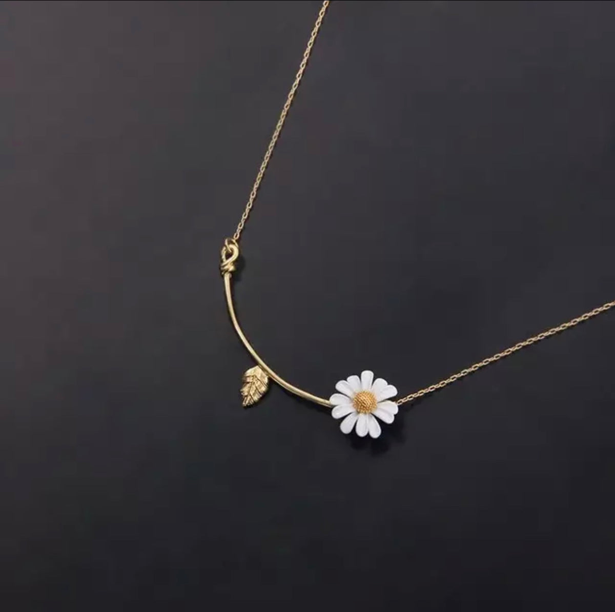 Dámský náhrdelník Daisy se sedmikráskou – Golden Diva