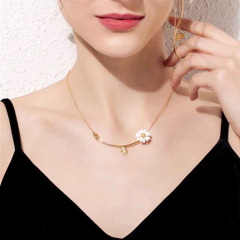 Dámský náhrdelník Daisy se sedmikráskou – Golden Diva