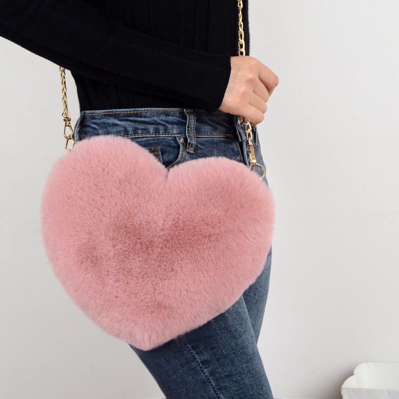 Plyšová mini kabelka Furry Love šedá ve tvaru srdce – Golden Diva