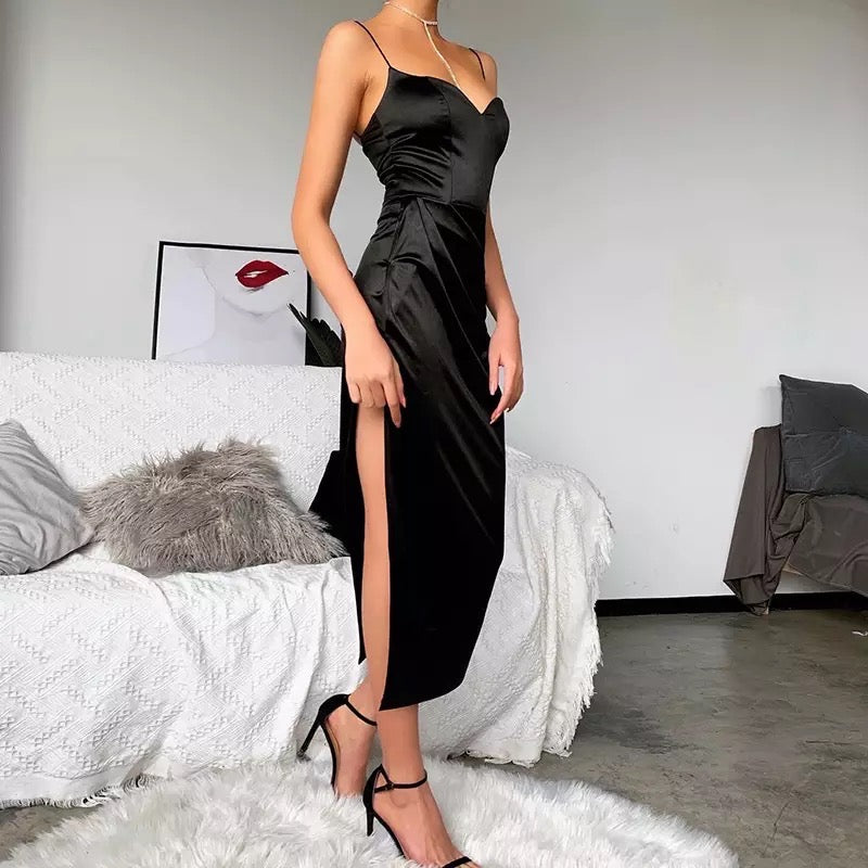 Dámské černé šaty Black Gato na ramínka – Golden Diva