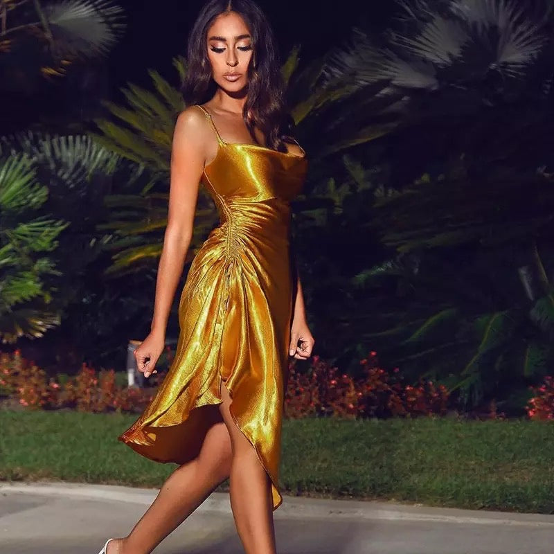 Dámské žluté saténové šaty Julissa Bee na ramínka – Golden Diva