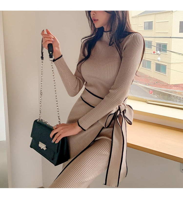 Dámské pletené šaty Eimaan béžové s páskem – Golden Diva